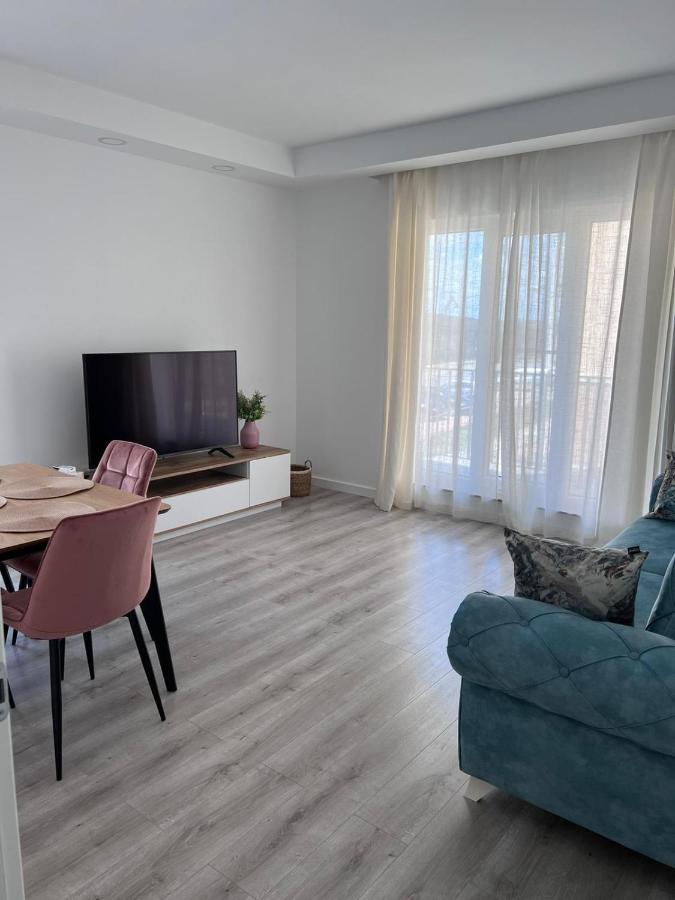 Cosmopolis Bliss: Your Home Away From Home Stefanestii de Jos Exterior photo